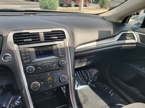 Used 2018 Ford Fusion SE image 18