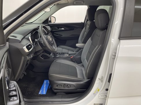 Used 2022 Chevrolet TrailBlazer LT w/ LPO, Blackout Package image 17