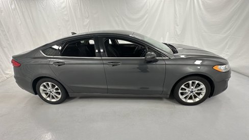 Used 2019 Ford Fusion SE image 2