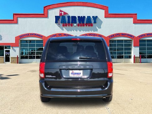 Used 2018 Dodge Grand Caravan SE w/ UConnect Hands-Free Group image 5