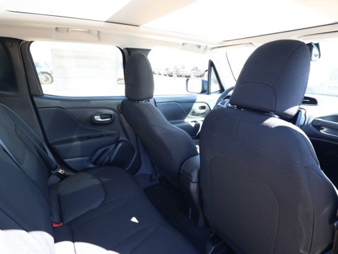 New 2023 Jeep Renegade Latitude w/ Sun & Fun Group image 16