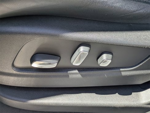 Used 2017 Cadillac XT5 Platinum image 28