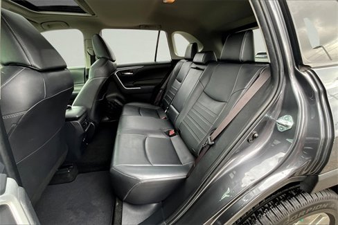 Used 2019 Toyota RAV4 XLE Premium image 28