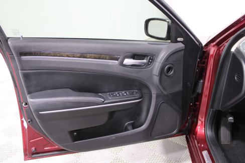 Used 2019 Chrysler 300 Limited image 6