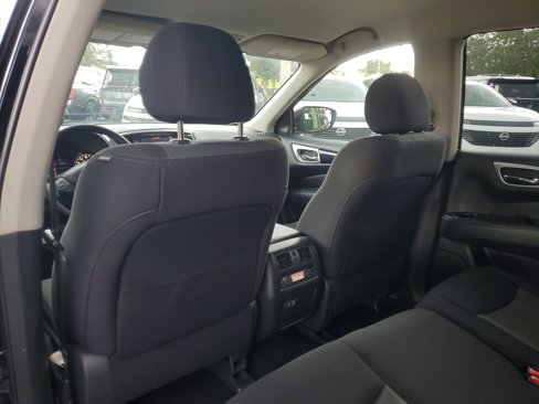 Used 2020 Nissan Pathfinder S image 10
