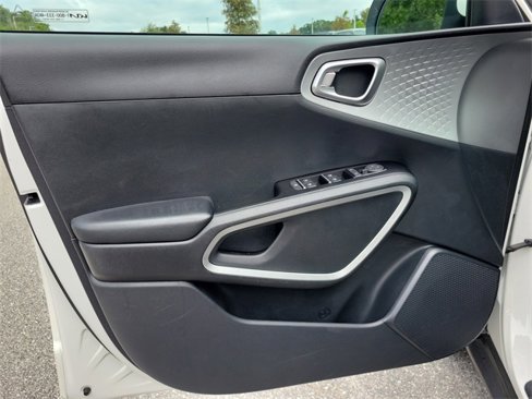 Certified 2022 Kia Soul LX w/ Technology Package image 18