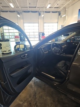 Used 2022 Volvo XC60 B5 Momentum image 11