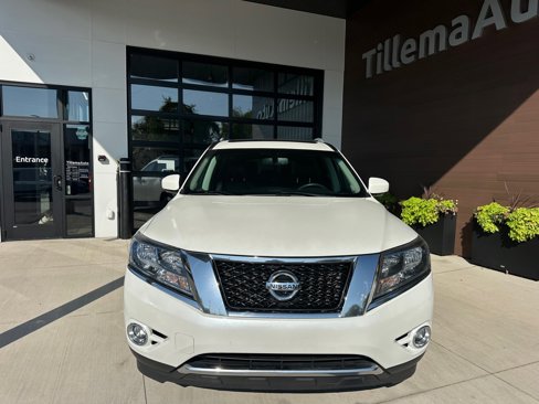 Used 2015 Nissan Pathfinder Platinum w/ Cargo Package image 2
