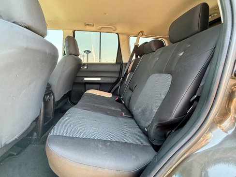 Used 2011 Mitsubishi Endeavor LS image 16