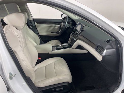 Certified 2018 Honda Accord Touring image 7