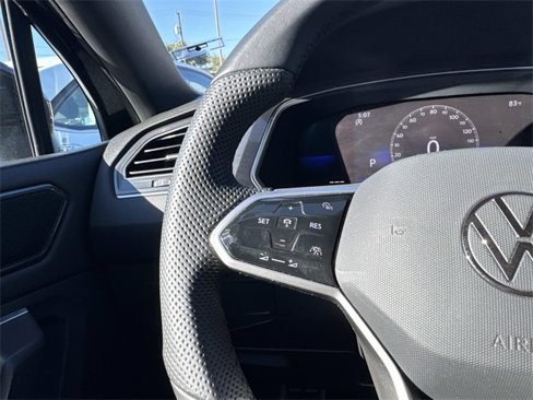 Certified 2022 Volkswagen Tiguan SE R-Line image 21