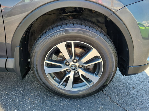 Used 2017 Toyota RAV4 XLE image 9