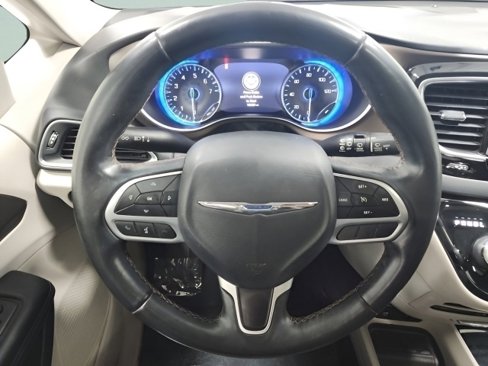 Used 2018 Chrysler Pacifica Touring-L Plus w/ Tire & Wheel Group image 29