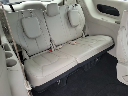 Used 2018 Chrysler Pacifica Touring-L w/ Advanced Safetytec Group image 25