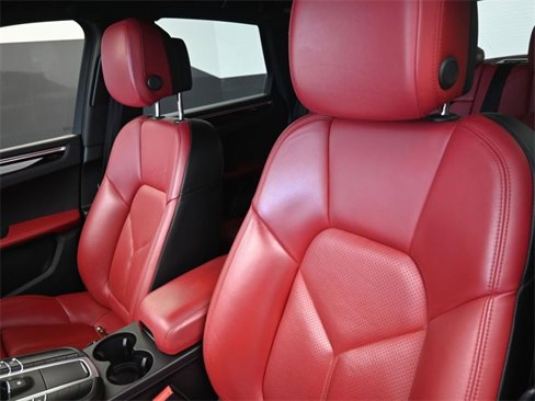 Certified 2021 Porsche Macan S image 5