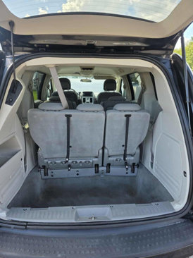 Used 2010 Chrysler Town & Country LX w/ PWR Convenience Group image 10