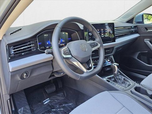 New 2025 Volkswagen Jetta SE image 3
