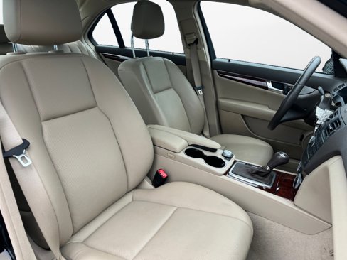 Used 2011 Mercedes-Benz C 300 4MATIC Sedan image 9