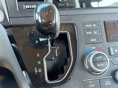 Used 2017 Toyota Sienna XLE Premium image 20