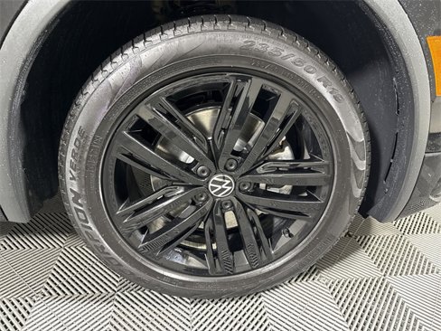 Used 2022 Volkswagen Tiguan SE R-Line image 10