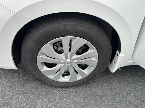 New 2025 Nissan Versa S image 30