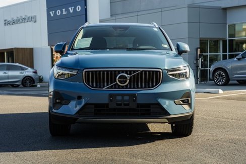 Certified 2023 Volvo XC40 B5 Plus w/ Driver Assist Package image 2
