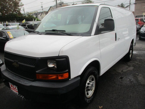 Used 2011 Chevrolet Express 2500 image 5