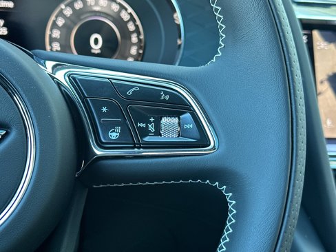 New 2025 Bentley Bentayga image 29