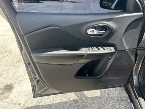 Certified 2015 Jeep Cherokee Limited image 35