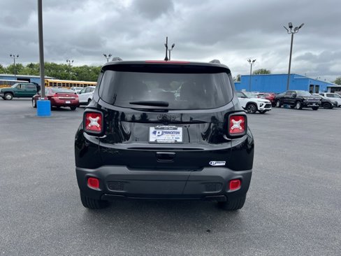 Used 2022 Jeep Renegade Altitude image 8