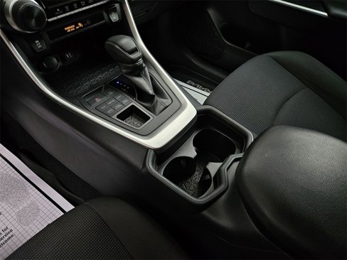 Used 2019 Toyota RAV4 LE image 14