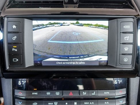 Used 2018 Jaguar F-PACE Premium image 21