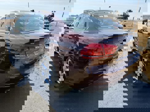 Used 2013 Volkswagen Passat TDI SE image 4