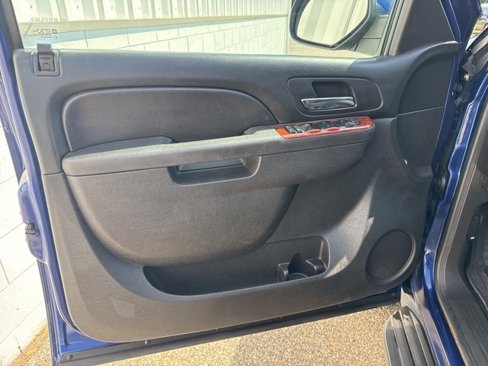 Used 2013 Chevrolet Avalanche LS image 26
