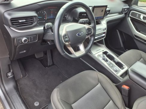 Used 2022 Ford Explorer XLT image 6