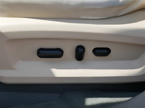 Used 2010 Lincoln MKX 2WD image 15