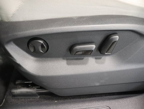 Used 2019 Volkswagen Tiguan SE image 14