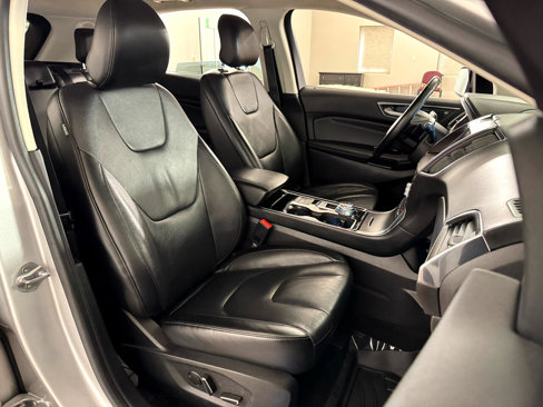 Used 2019 Ford Edge Titanium image 37