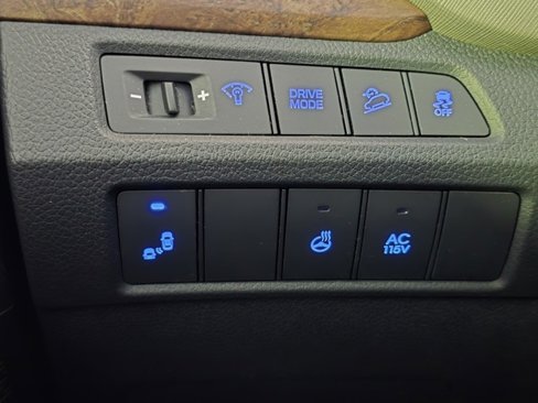 Used 2017 Hyundai Santa Fe Limited image 24