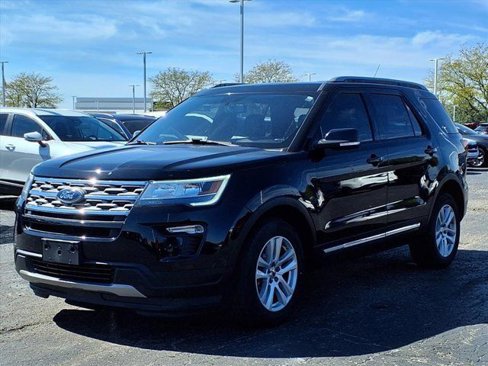 Used 2018 Ford Explorer XLT w/ Equipment Group 202A image 2
