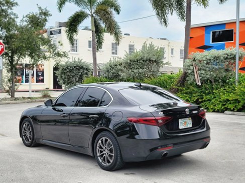 Used 2018 Alfa Romeo Giulia AWD image 7
