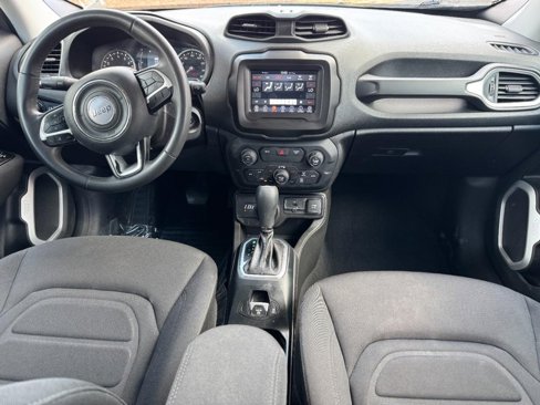 Used 2020 Jeep Renegade Latitude image 11