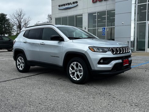 New 2025 Jeep Compass Latitude image 2