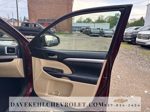 Used 2015 Toyota Highlander XLE image 26