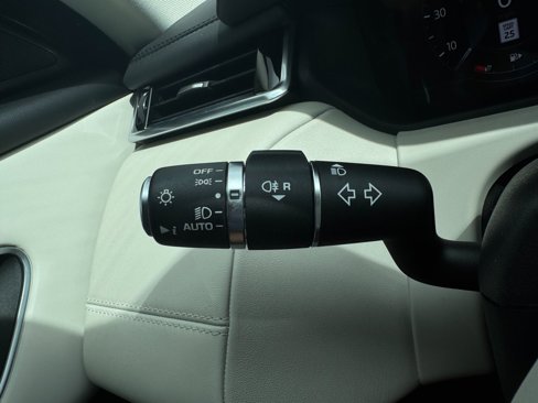 Used 2020 Land Rover Range Rover Velar R-Dynamic S image 57