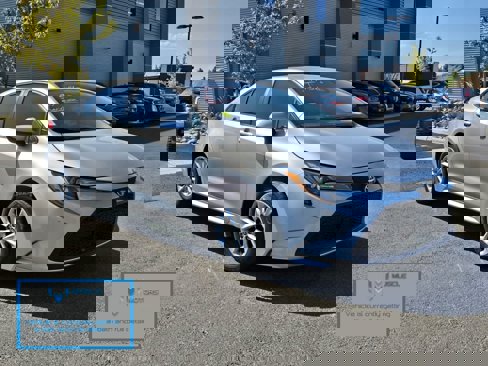 Used 2021 Toyota Corolla LE image 1
