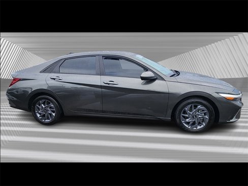 Certified 2024 Hyundai Elantra SEL image 3