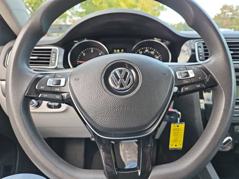 Used 2015 Volkswagen Jetta TDI S image 24