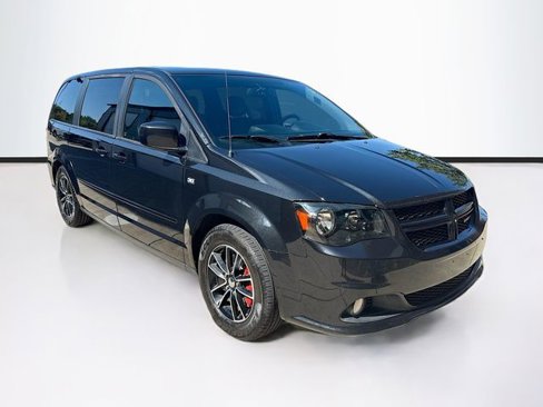 Used 2014 Dodge Grand Caravan SXT image 3