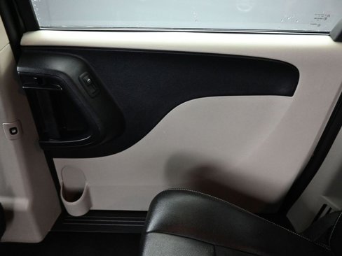 Used 2019 Dodge Grand Caravan SXT image 31